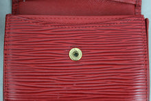 Load image into Gallery viewer, Louis Vuitton Portamonete in Epi rosso -  lesleyluxuryvintage

