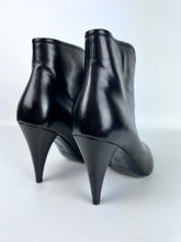 Load image into Gallery viewer, Saint Laurent Stivaletti in pelle nera con zip - N. 38 ½
