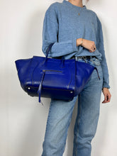 Load image into Gallery viewer, Celine Borsa Phantom Luggage in pelle blu
