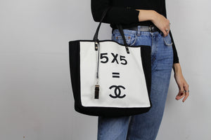 Chanel Shopper 5x5 in tessuto bianco e nero