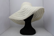 Load image into Gallery viewer, Grevi Cappello in rafia crochet bianco con banda larga -  lesleyluxuryvintage

