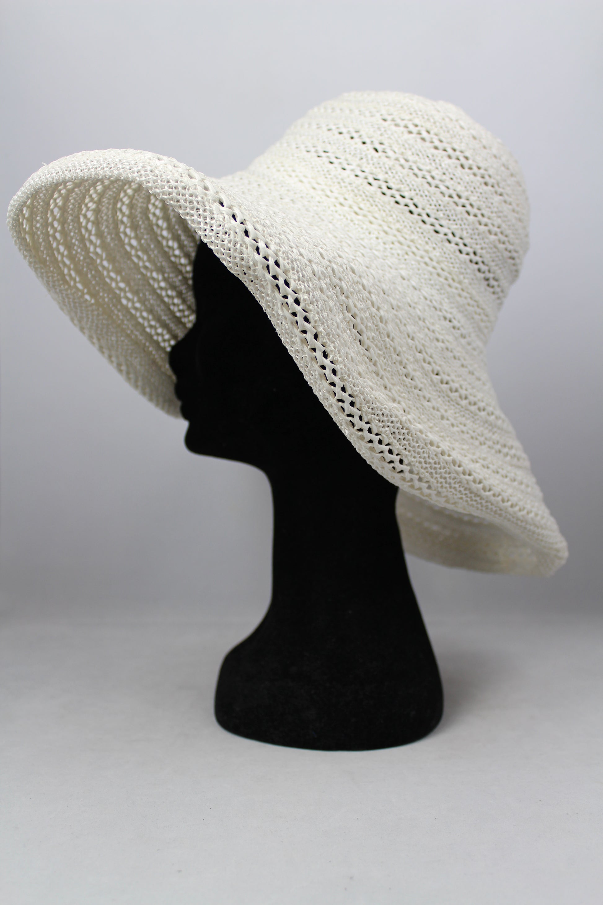 Grevi Cappello in rafia crochet bianco con banda larga -  lesleyluxuryvintage