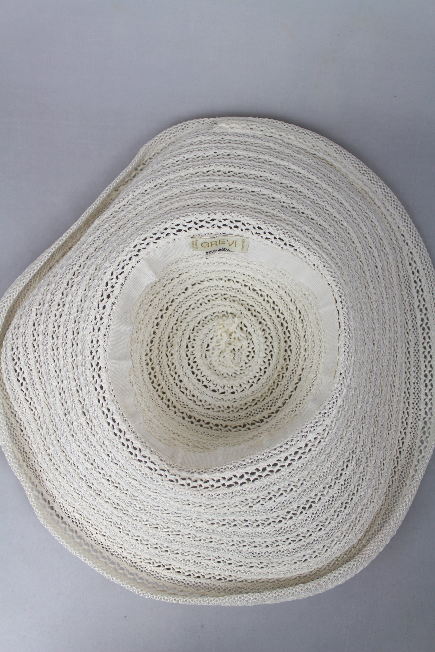 Grevi Cappello in rafia crochet bianco con banda larga -  lesleyluxuryvintage