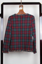 Load image into Gallery viewer, Chanel Giacca fantasia tartan in cachemire - Tg. 42 -  lesleyluxuryvintage
