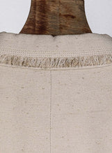 Carica l&#39;immagine nel visualizzatore di Gallery, Chanel Giacca in lino colore panna frange - Tg. 44 -  lesleyluxuryvintage
