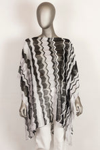 Load image into Gallery viewer, MISSONI Blusa poncho in lurex bianco e nero fantasia verticale - Tg. U
