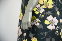 Load image into Gallery viewer, Giambattista Valli Abito nero con fantasia fiori gialli e rosa - Tg. 44 -  lesleyluxuryvintage
