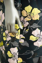 Load image into Gallery viewer, Giambattista Valli Abito nero con fantasia fiori gialli e rosa - Tg. 44 -  lesleyluxuryvintage

