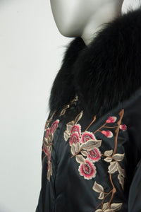 P.A.R.O.S.H. Piumino nero con fiori ricamati e collo pelliccia - Tg. 40 -  lesleyluxuryvintage