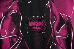 Moschino T-shirt Fucsia stampa logo e catene - Tg. L -  lesleyluxuryvintage