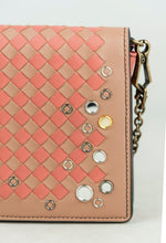 Carica l&#39;immagine nel visualizzatore di Gallery, Bottega Veneta Wallet on chain Parme in pelle rosa
