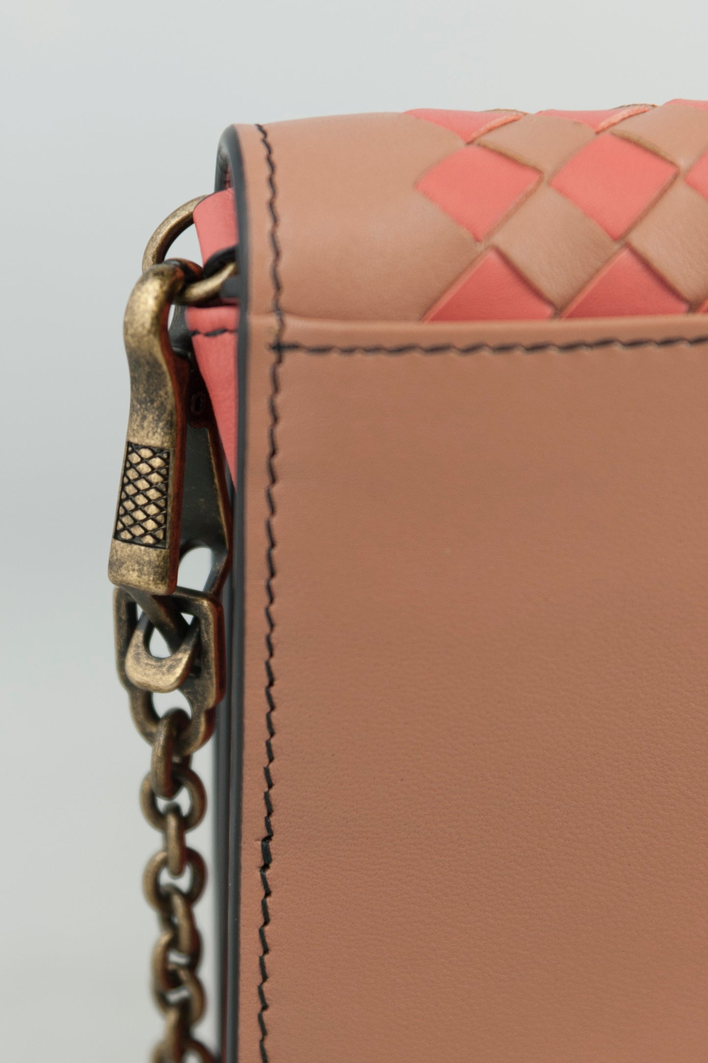 Bottega Veneta Wallet on chain Parme in pelle rosa